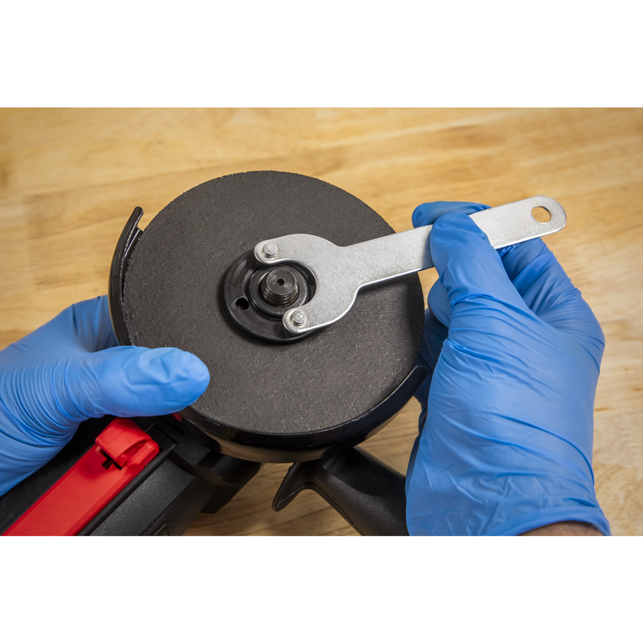Sealey SG115E Angle Grinder, 115mm Diameter, 750W 230V