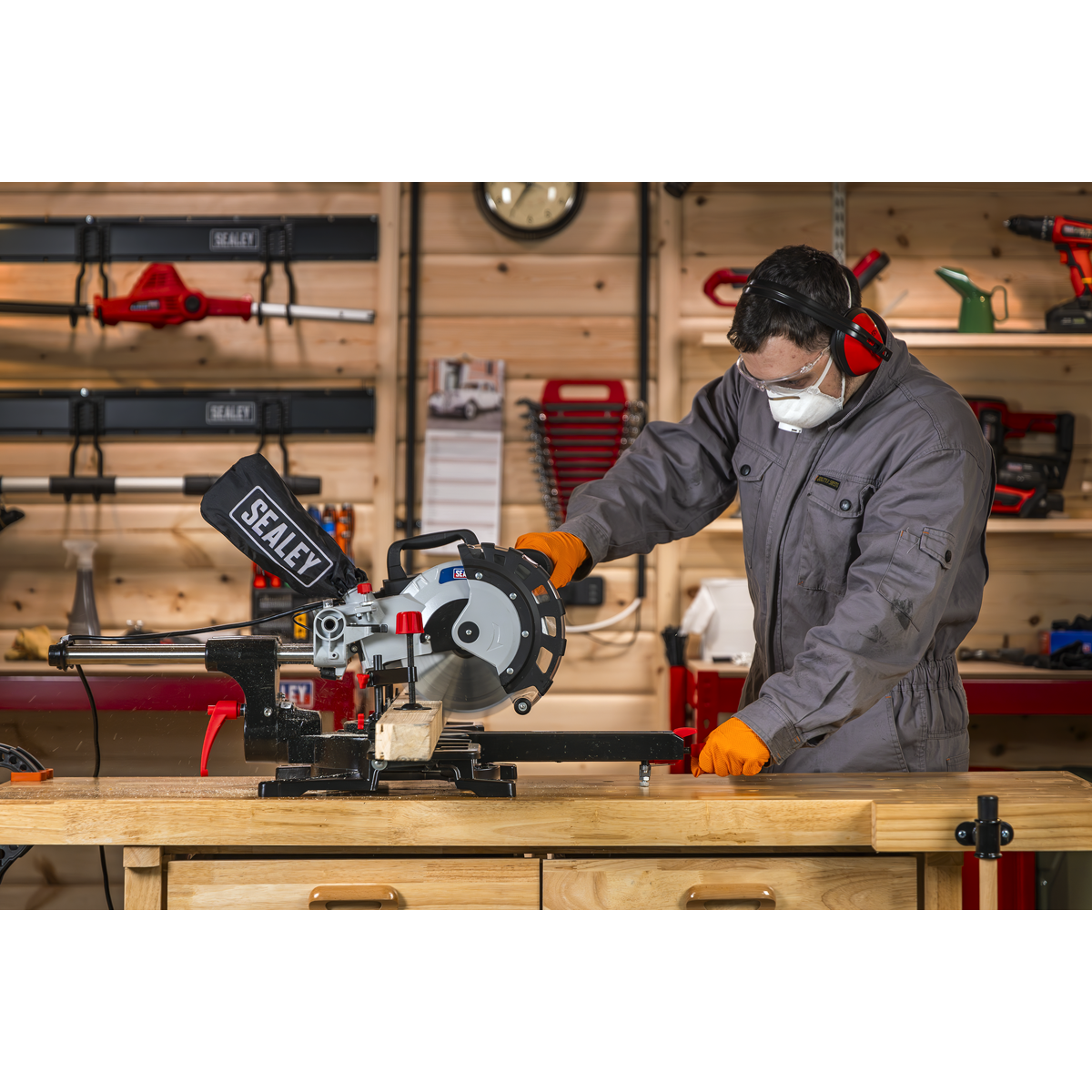 Sliding Compound Mitre Saw 216mm