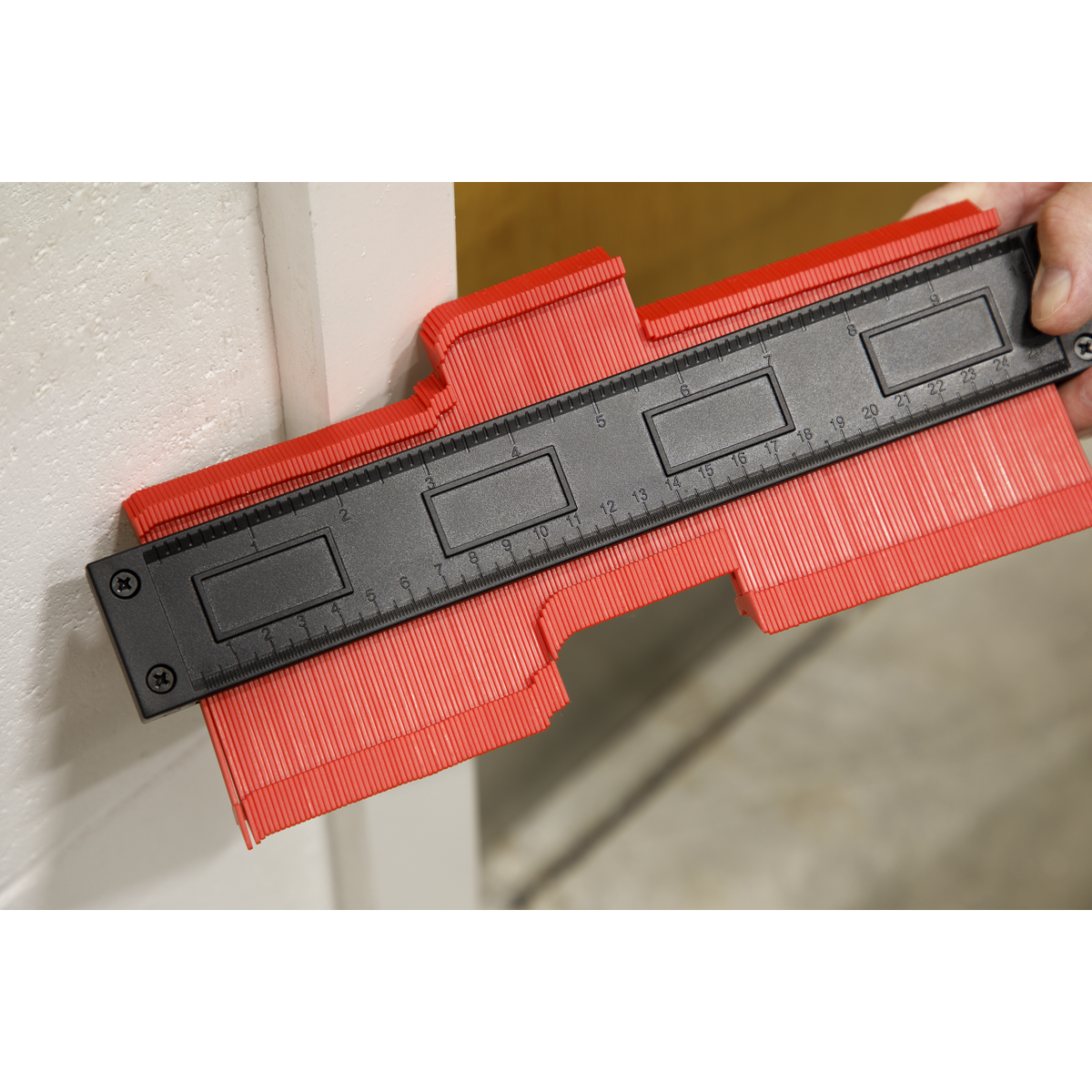 Contour Gauge with Lock