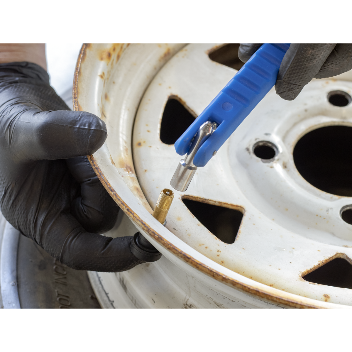 Alloy Rim Tyre Valve Installer