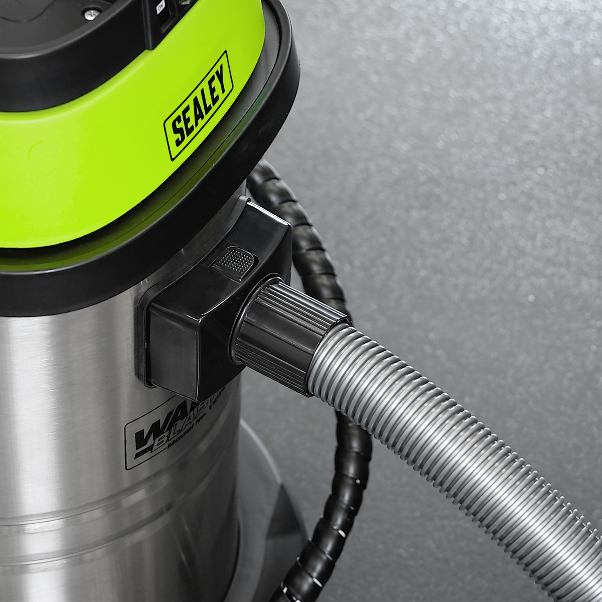 Walnut Blaster 30L Capacity