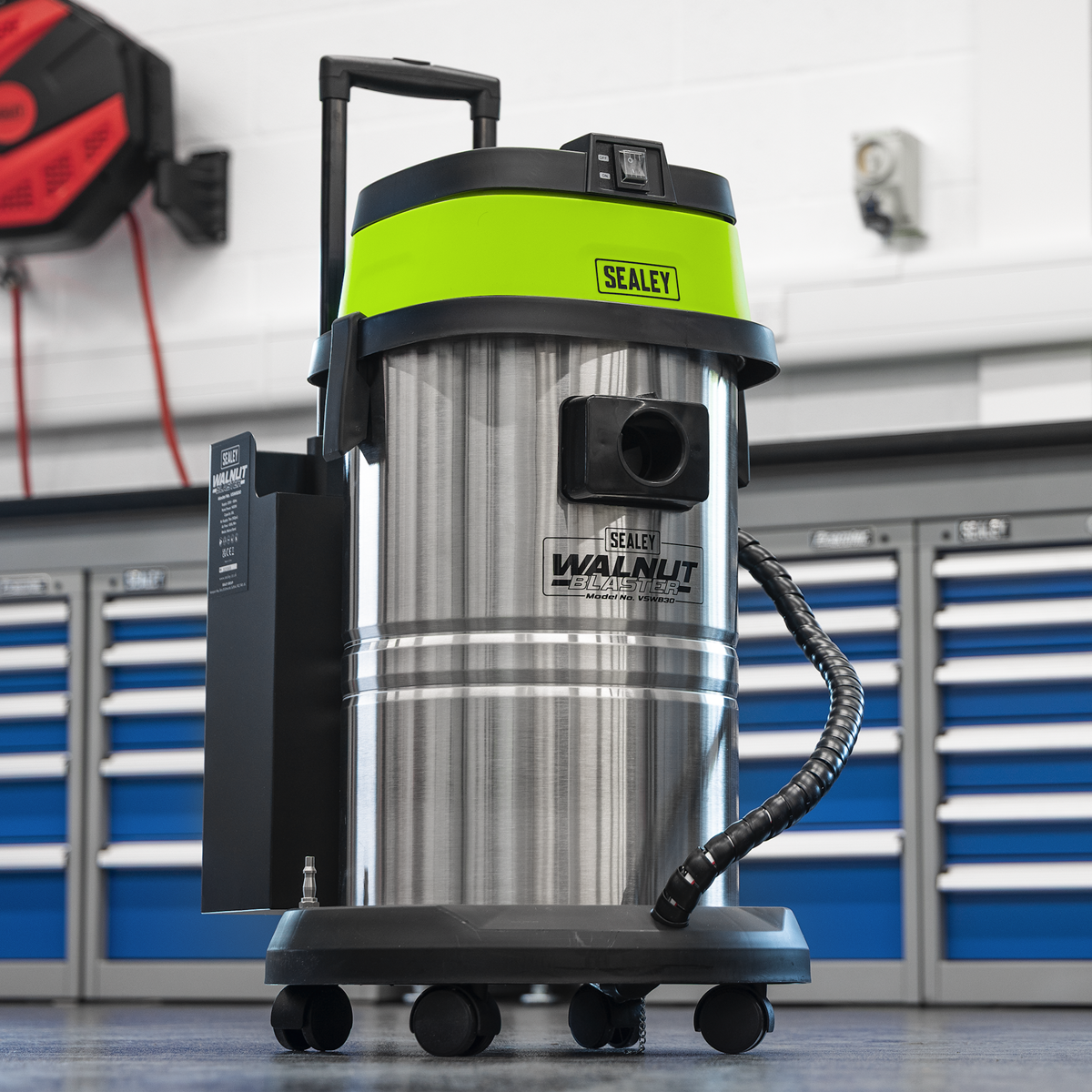 Walnut Blaster 30L Capacity