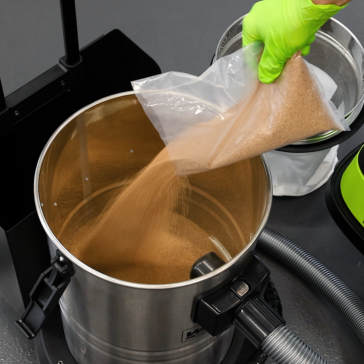Walnut Blaster 30L Capacity