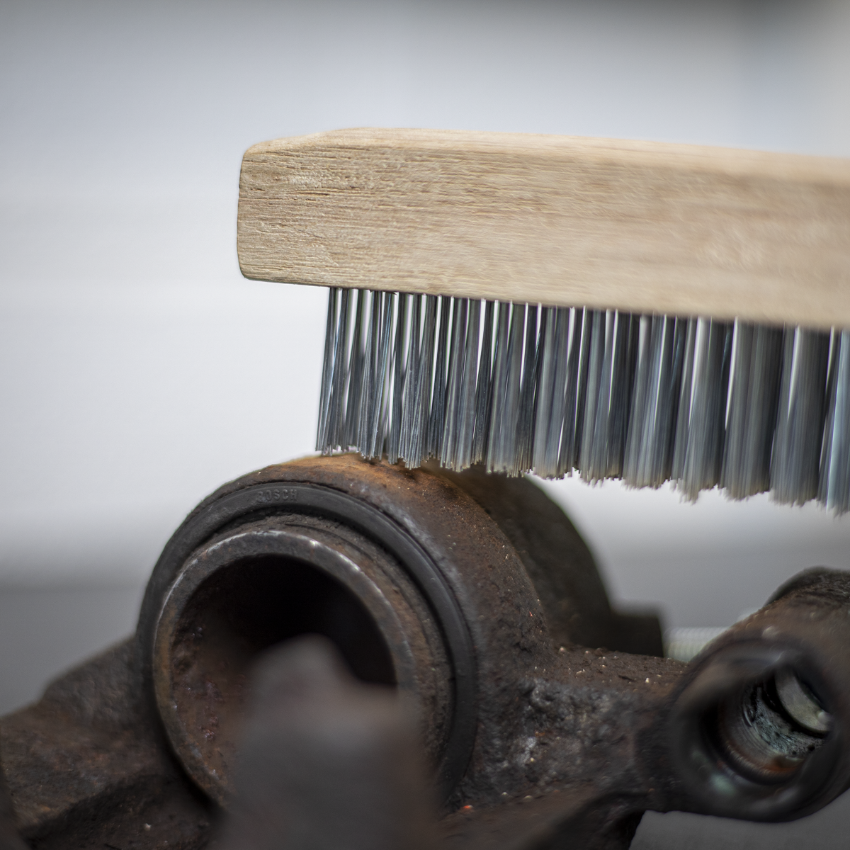 Engineer’s Wire Brush with Steel Fill 260mm