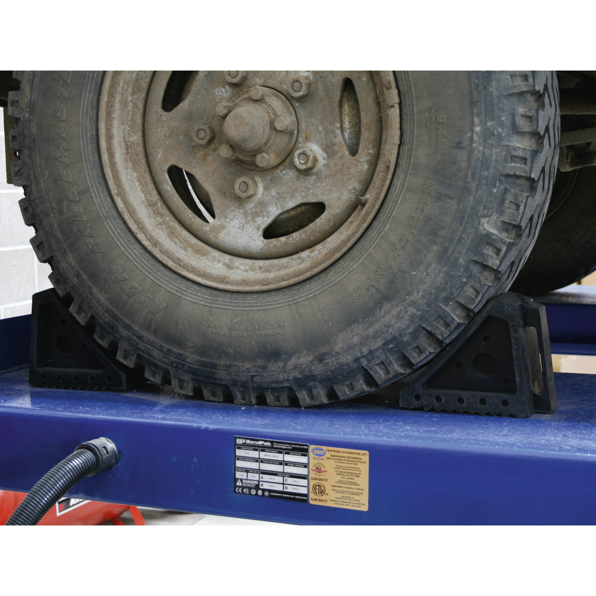 Rubber Wheel Chocks, Pair (WC01)