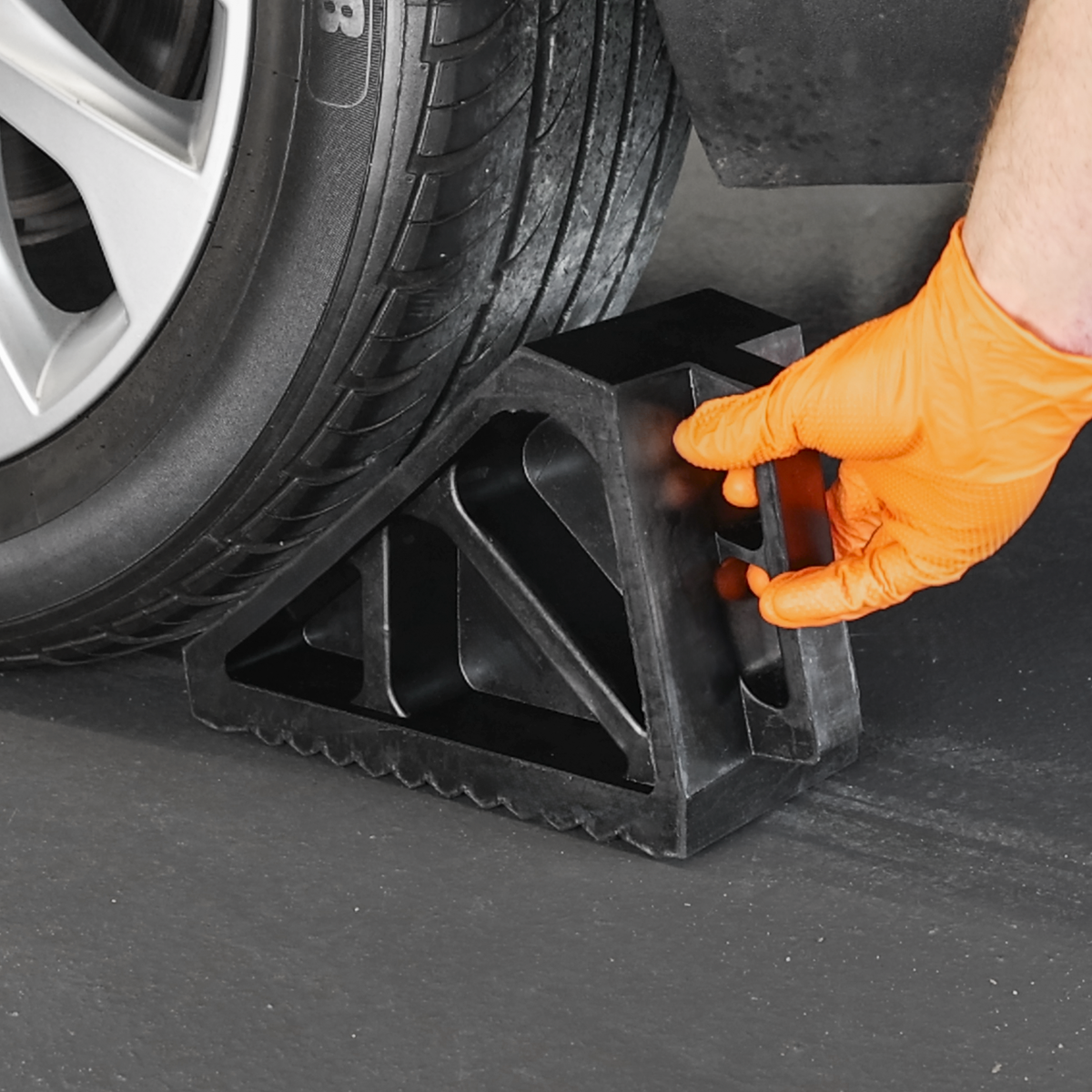 Rubber Wheel Chocks, Pair (WC02)