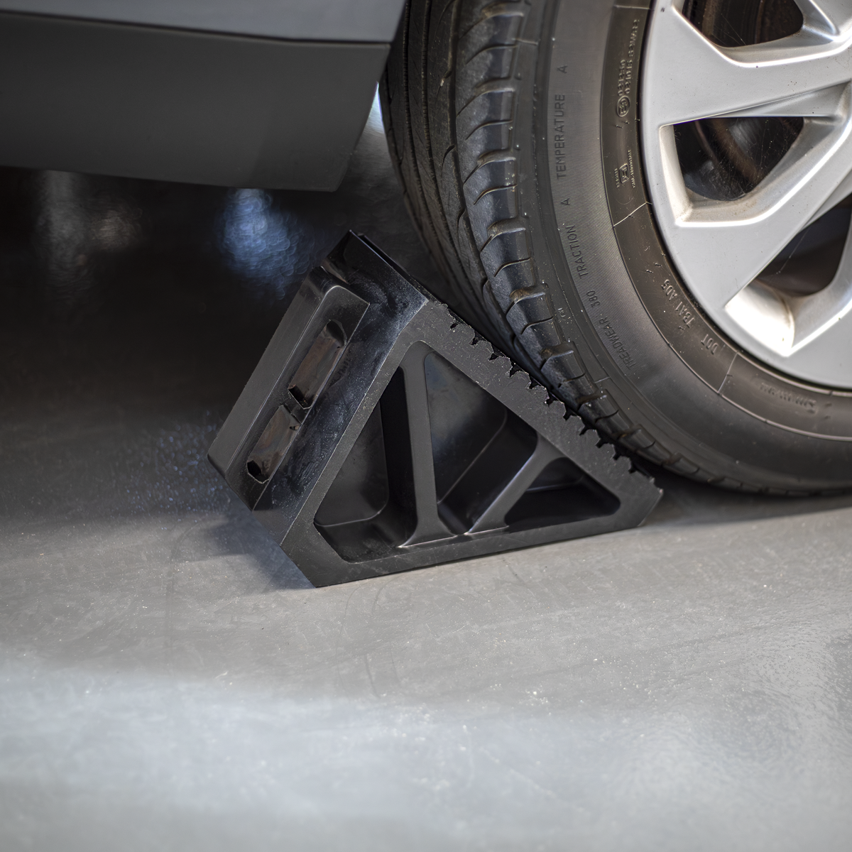 Rubber Wheel Chocks, Pair (WC02)