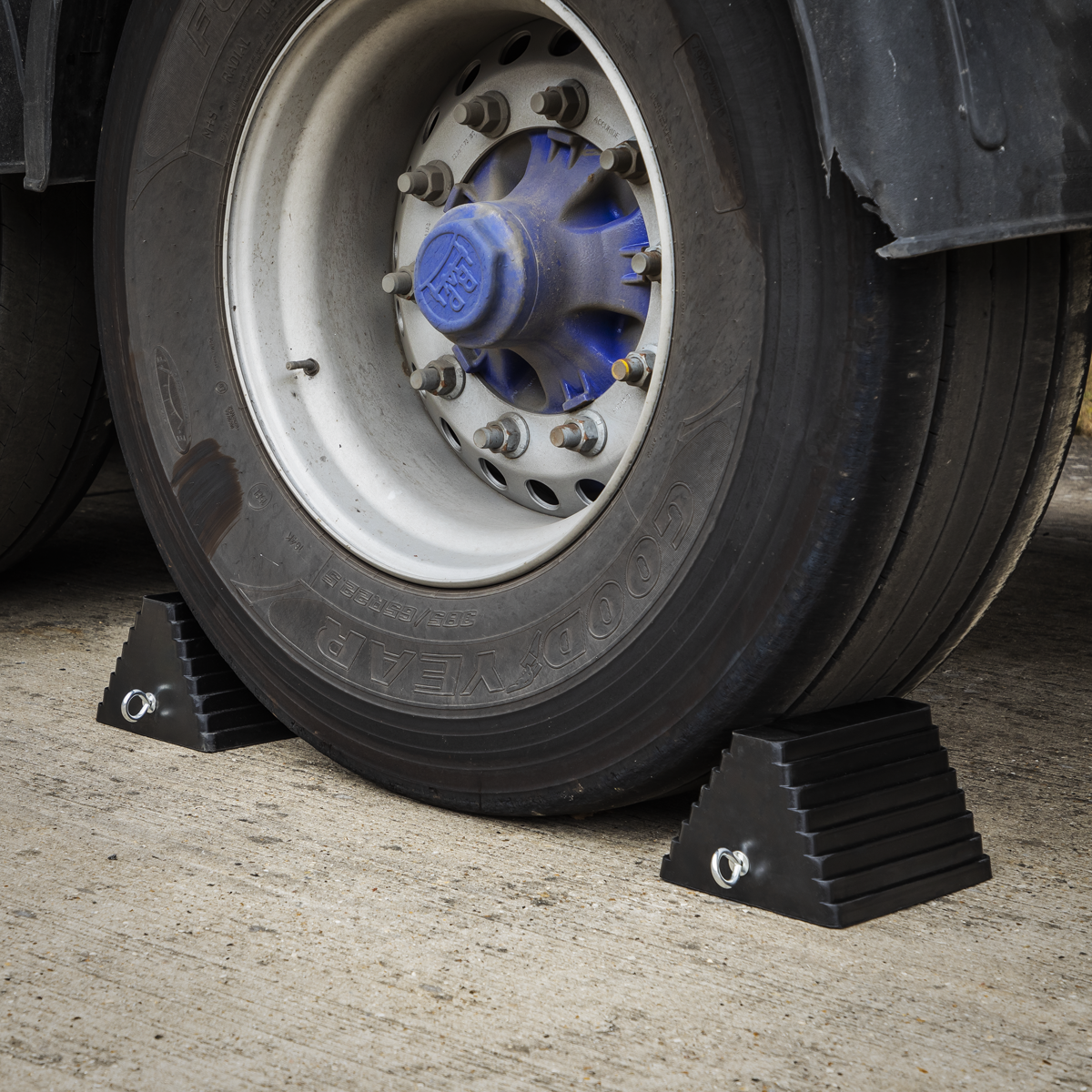 Rubber Wheel Chock, Single (WC03)