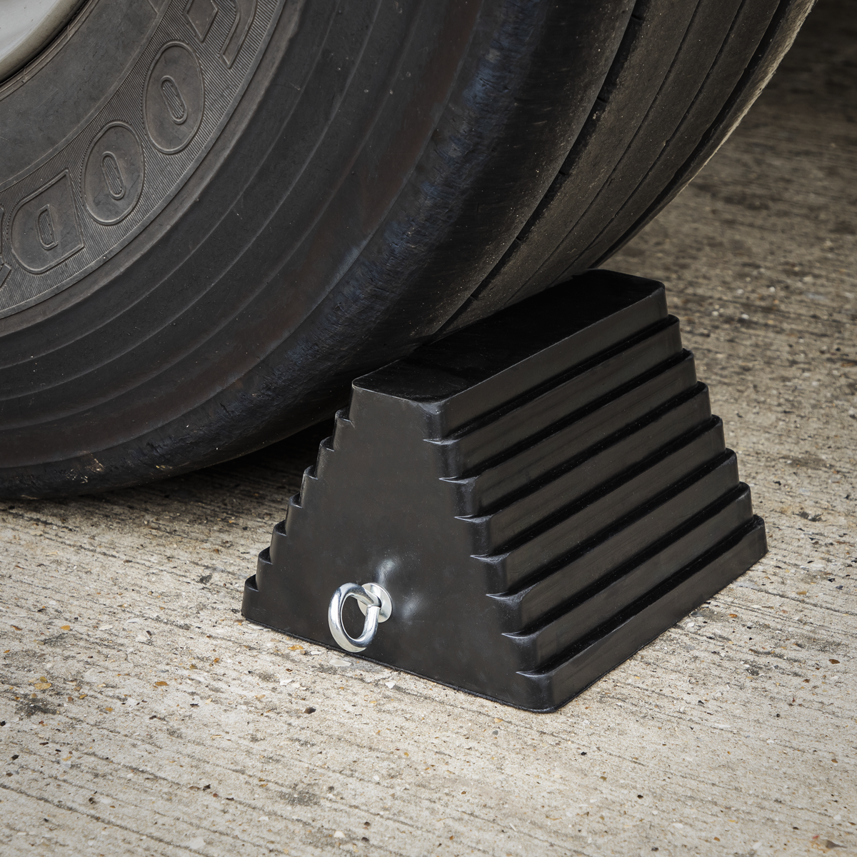 Rubber Wheel Chock, Single (WC03)