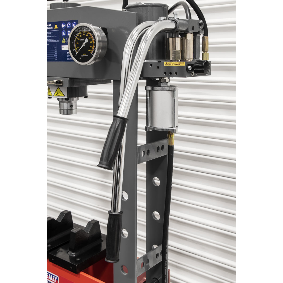 Premier Air/Hydraulic Floor Type Press with Foot Pedal 30 Tonne
