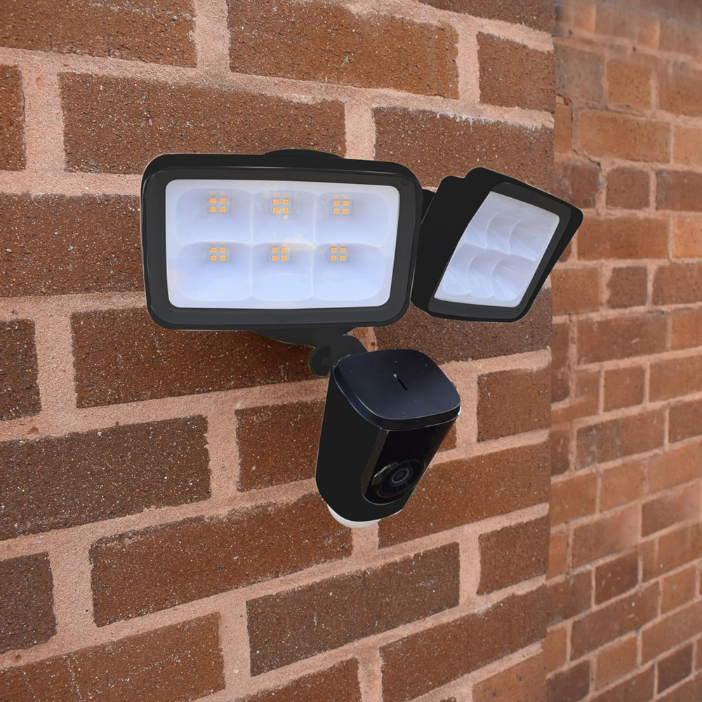 Yale YFL01-BLK Two Way CCTV Security Outdoor Flood Light with 1080FHD Camera 2000 Lumen IP65